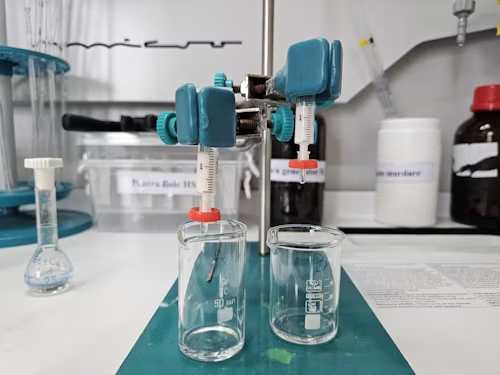 Read more about the article Mercurio líquido para usos industriales y de laboratorio